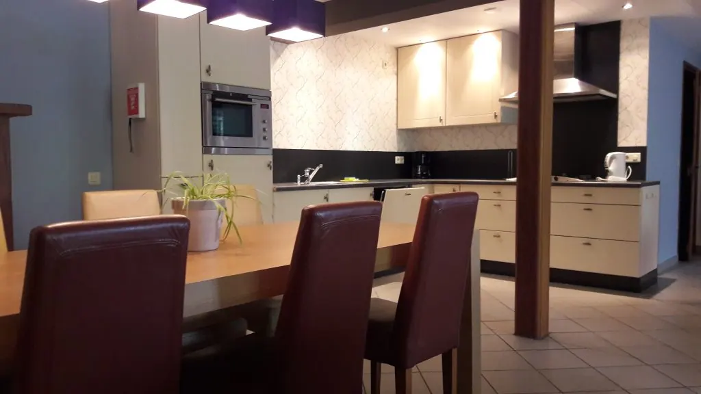 De open keuken en eethoek van Vliek